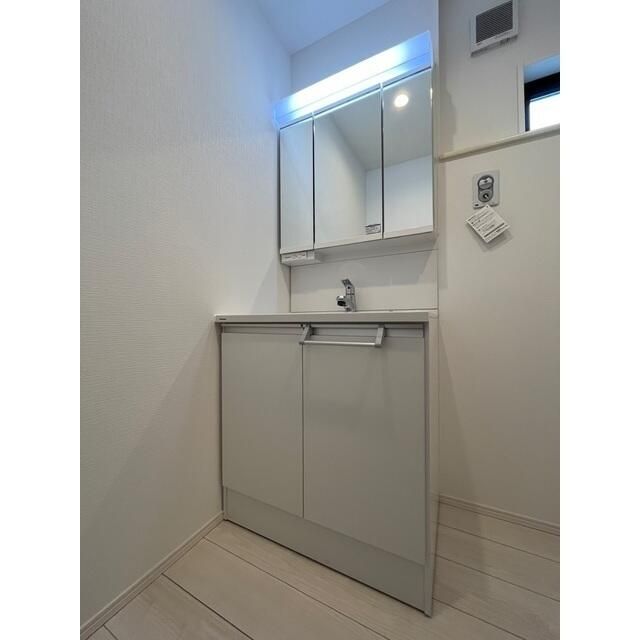 洗面設備　コンパクトで使いやすい洗面所