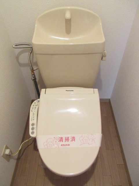 トイレ　温水洗浄便座