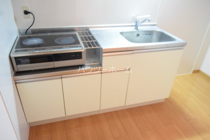 キッチン　2口のIHコンロがついてきます。