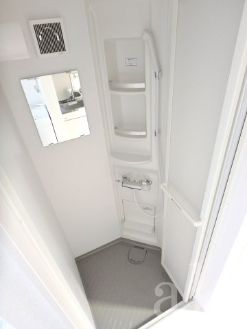 バス・シャワールーム　お手入れカンタン、きれいなシャワールームです。☆同シリーズ。