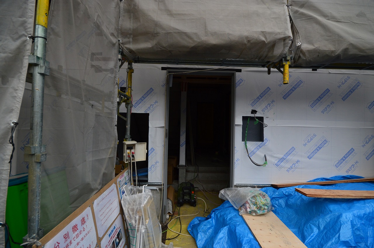 庭　建築中外観写真