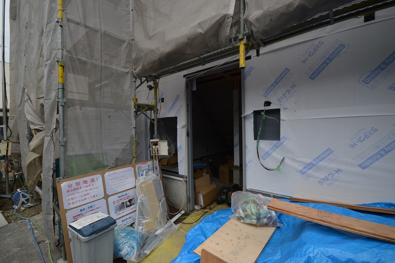 玄関　建築中外観写真