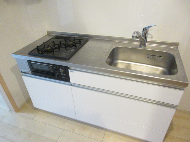 キッチン　２口ガスのシステムキッチンが入っています。