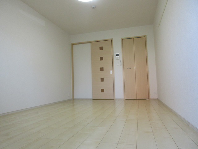 居室・リビング　９．１帖の洋室はとても広くて使いやすいです。