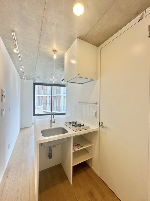 キッチン　リビングを見渡せるキッチン