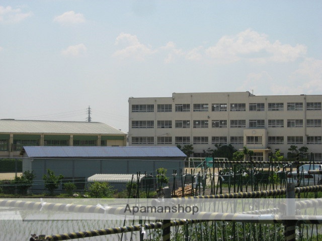 小学校　高槻市立土室小学校（小学校）まで747m