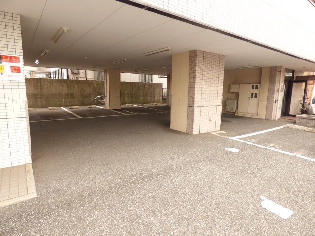 駐車場　駐車場（要空き確認）