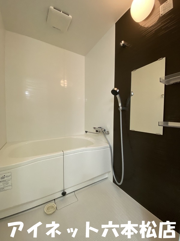 バス・シャワールーム　1日の疲れを流しましょう。