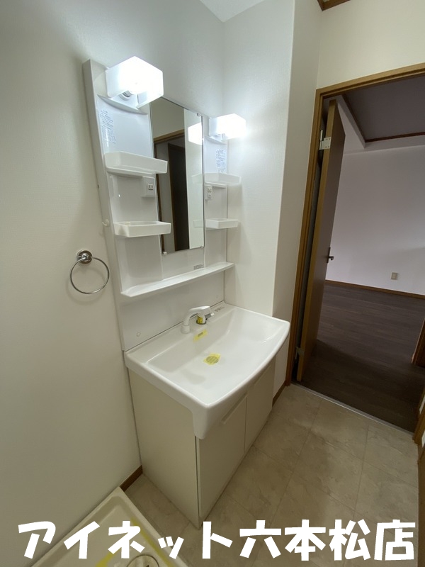 洗面設備　朝の支度にいかがでしょうか。