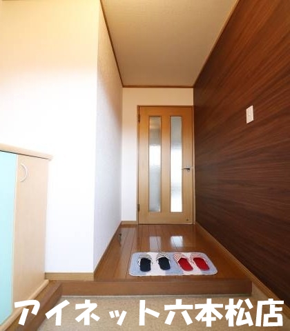 玄関　明るい玄関でお出迎え。