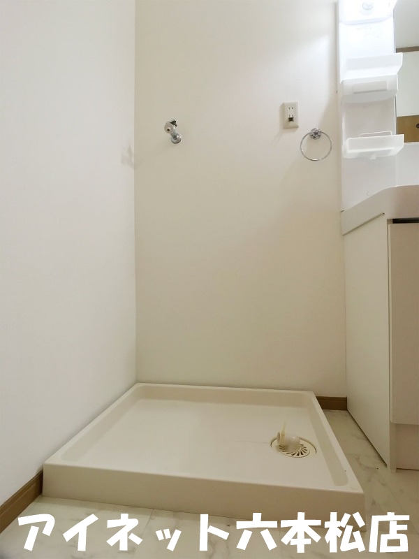 その他　室内洗濯機置場も完備。