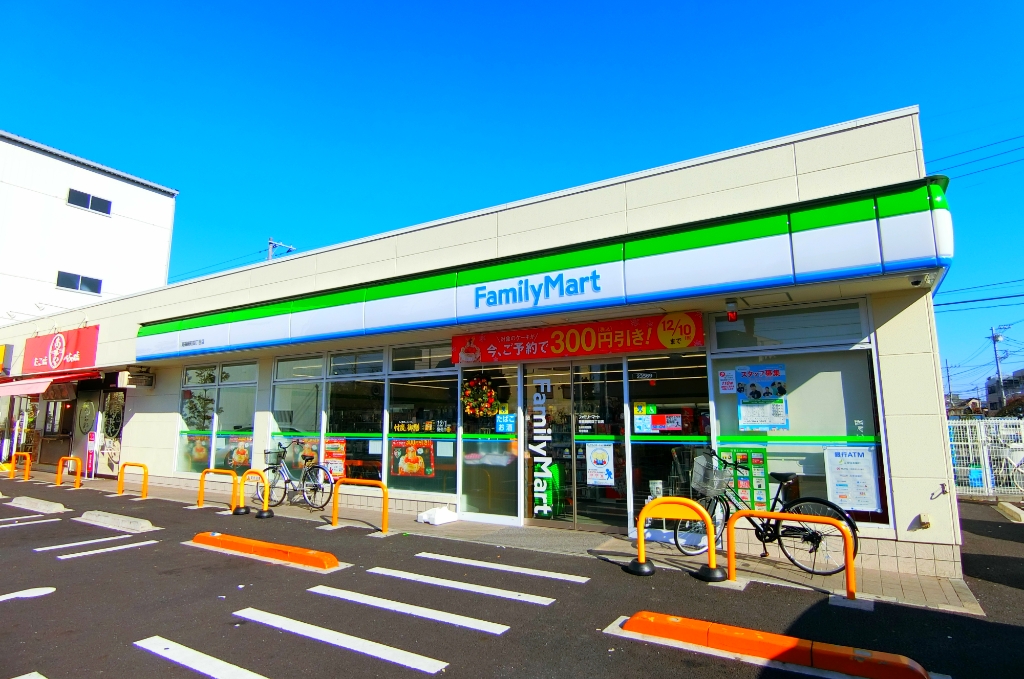 コンビニ　ファミリーマート（コンビニ）まで331m