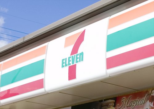 コンビニ　セブン-イレブン東海市富木島前田面店（コンビニ）まで585m