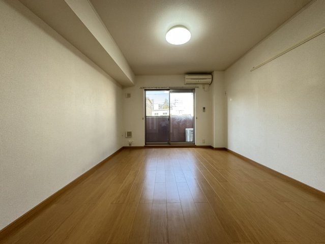 居室・リビング　写真は別の部屋のものです。