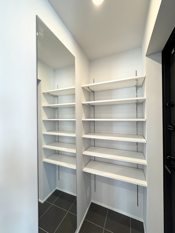 収納　生活感を抑えた収納付き