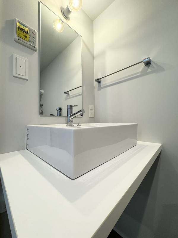 洗面設備　シンプルで機能的