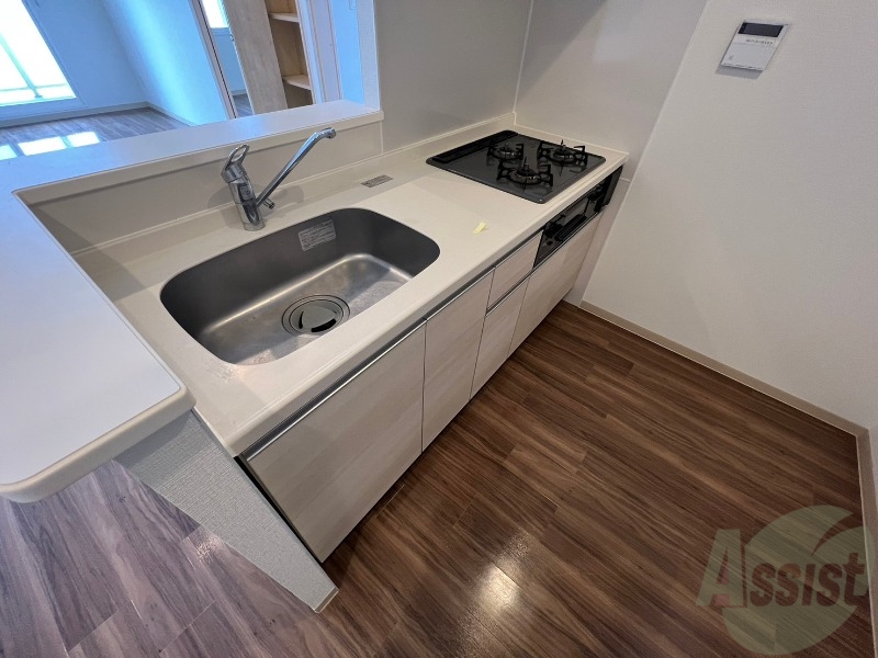 キッチン　３口システムキッチンですのですぐにお料理に使えます！