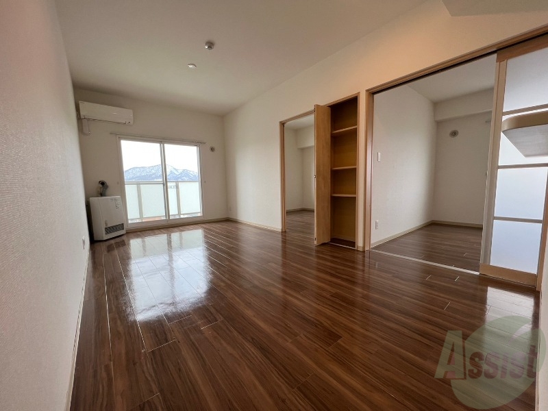 居室・リビング　広くてきれいなリビングです！快適に過ごせそうですね。