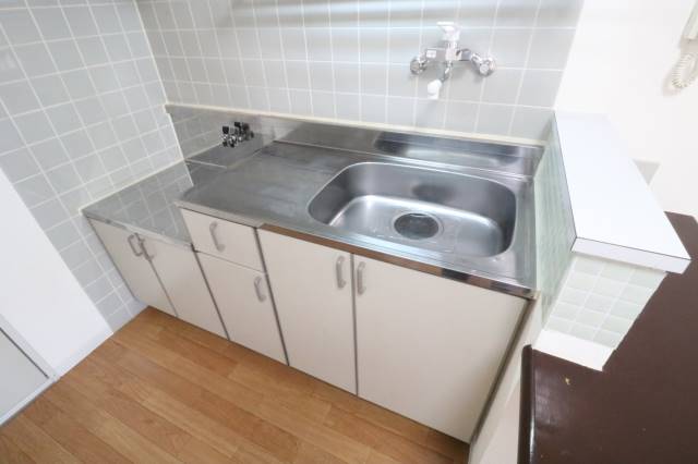 キッチン　綺麗な赤色のキッチン♪