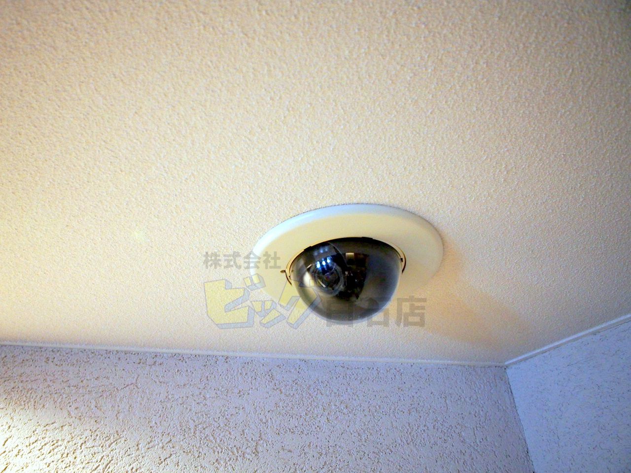 エントランス　共用部に防犯カメラ完備しています♪