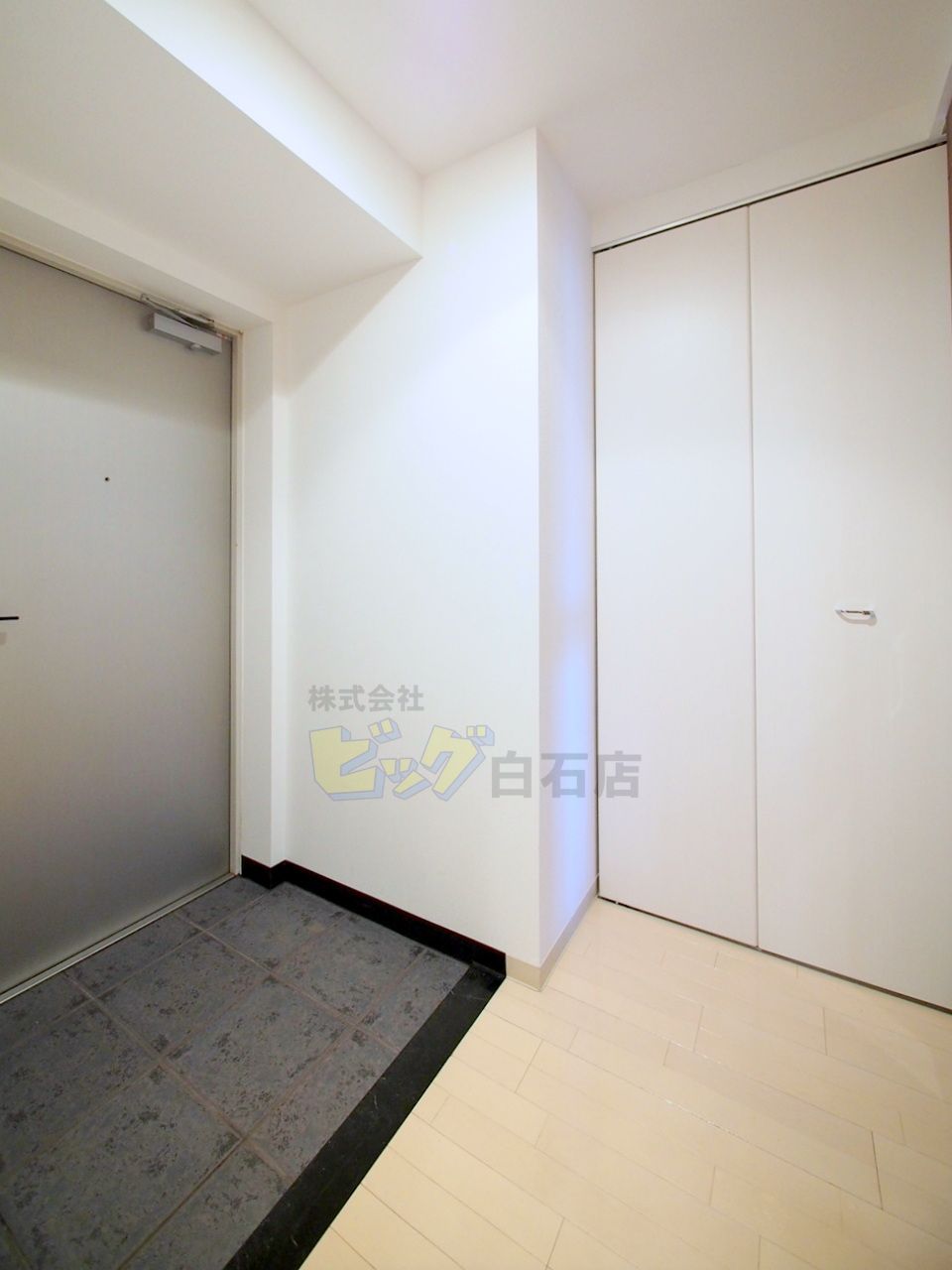 玄関　広々とした玄関です♪