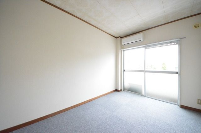 居室・リビング　☆明るいお部屋です☆