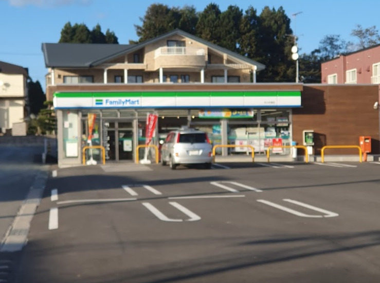 コンビニ　ファミリーマート むつ大湊店（コンビニ）まで232m
