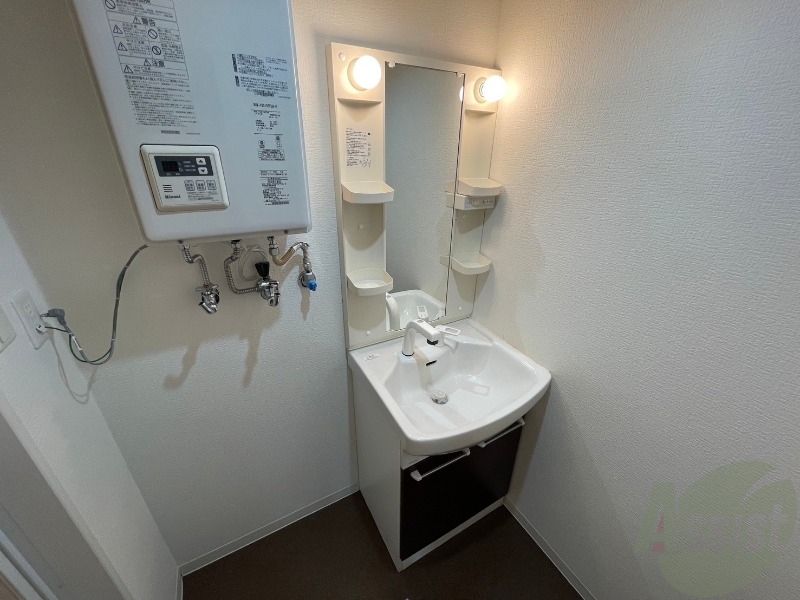洗面設備　シャンプードレッサー。身支度はここでばっちりですね。