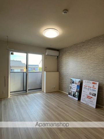 ＪＲ東海道本線 浜松駅 バス乗車時間：40分 最寄りバス停で下車 徒歩4分 2階建 築1年の居間写真