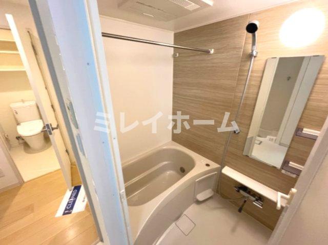バス・シャワールーム　同建物内、別のお部屋の参考写真になります。