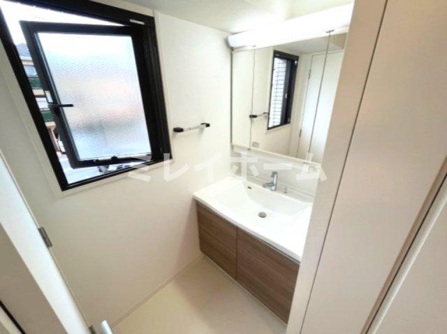 洗面設備　同建物内、別のお部屋の参考写真になります。