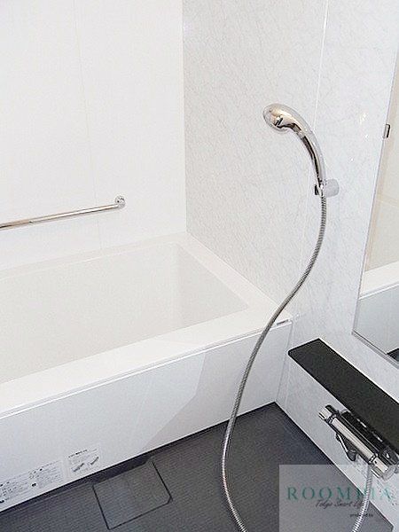 バス・シャワールーム　※同タイプの別のお部屋です。