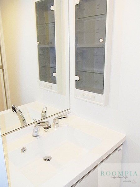 洗面設備　※同タイプの別のお部屋です。