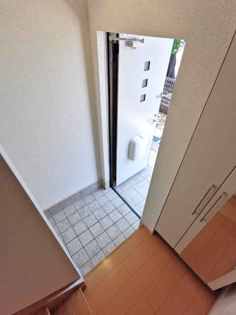玄関　実際のお部屋の写真です。