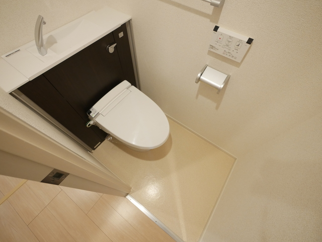 トイレ　★人気の温水洗浄便座付です★