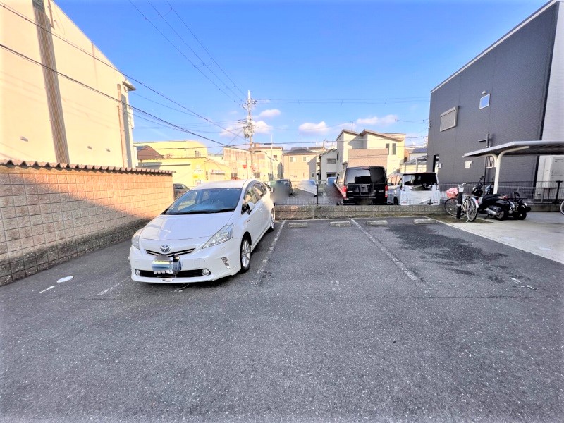 その他　駐車場は別料金となります。