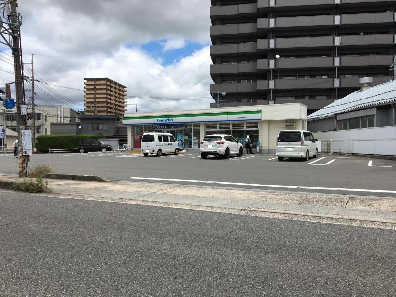 コンビニ　ファミリーマート西条御条町店（コンビニ）まで170m