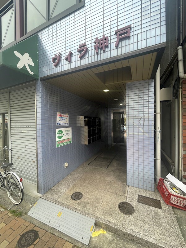 エントランス　落ち着いたエントランスです