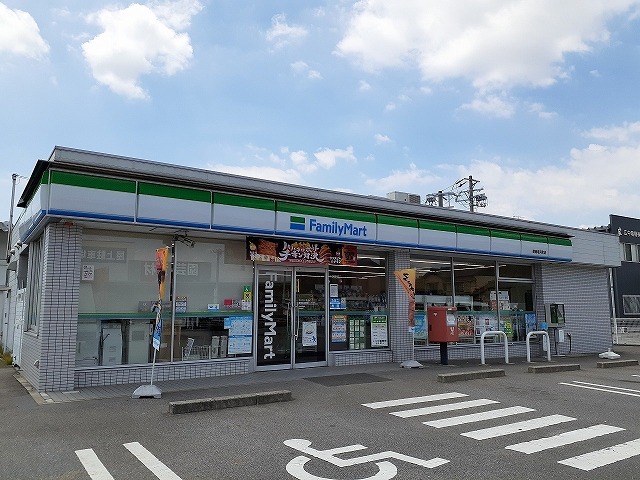 コンビニ　ファミリーマート碧南塩浜町店（コンビニ）まで400m