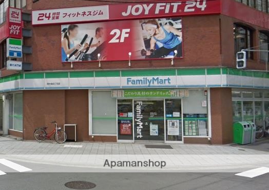 コンビニ　ファミリーマート（コンビニ）まで800m