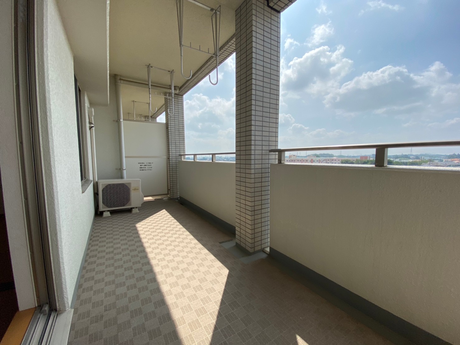 バルコニー　同建物別号室