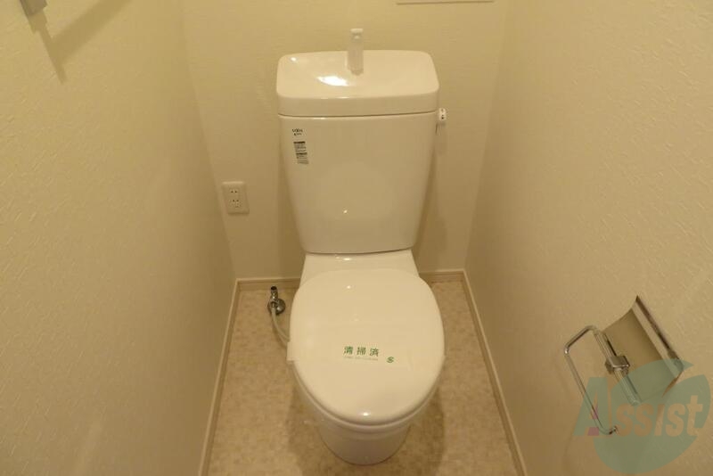 トイレ　あっちゃー。シャワートイレはご自身で。ってタイプですね