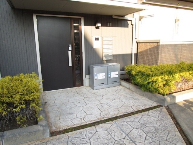 エントランス　オートロック付きエントランス