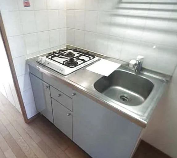キッチン　別部屋の画像を使用しております。