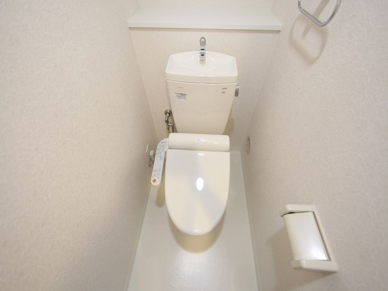 トイレ　温水洗浄暖房便座付トイレ　同仕様写真