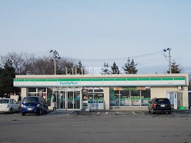 コンビニ　ファミリーマート 大曲田町店（コンビニ）まで556m