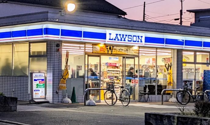 コンビニ　ローソン葛飾亀有四丁目店（コンビニ）まで183m