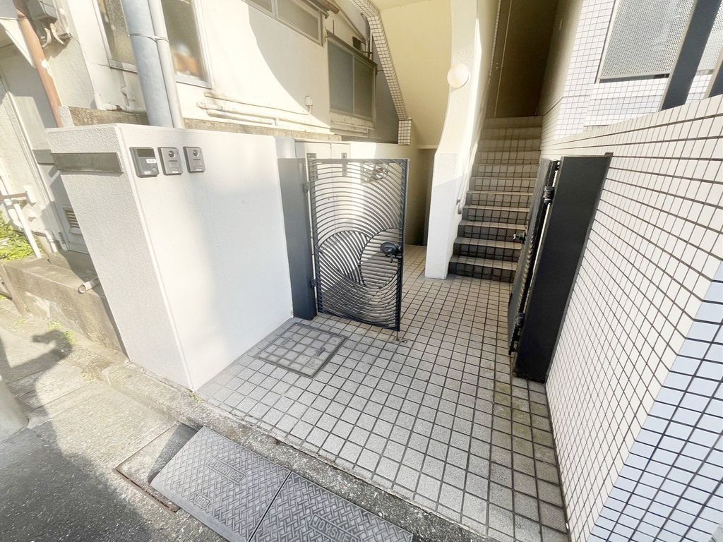 エントランス　★オートロックに変更予定★