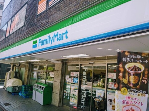 コンビニ　ファミリーマート 大田区役所前店（コンビニ）まで898m