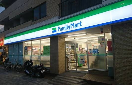 コンビニ　ファミリーマート萩中三丁目店（コンビニ）まで147m